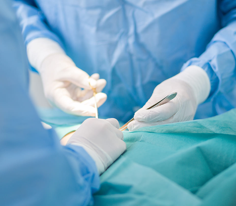 形成外科専門医による日帰り手術なら当院へ